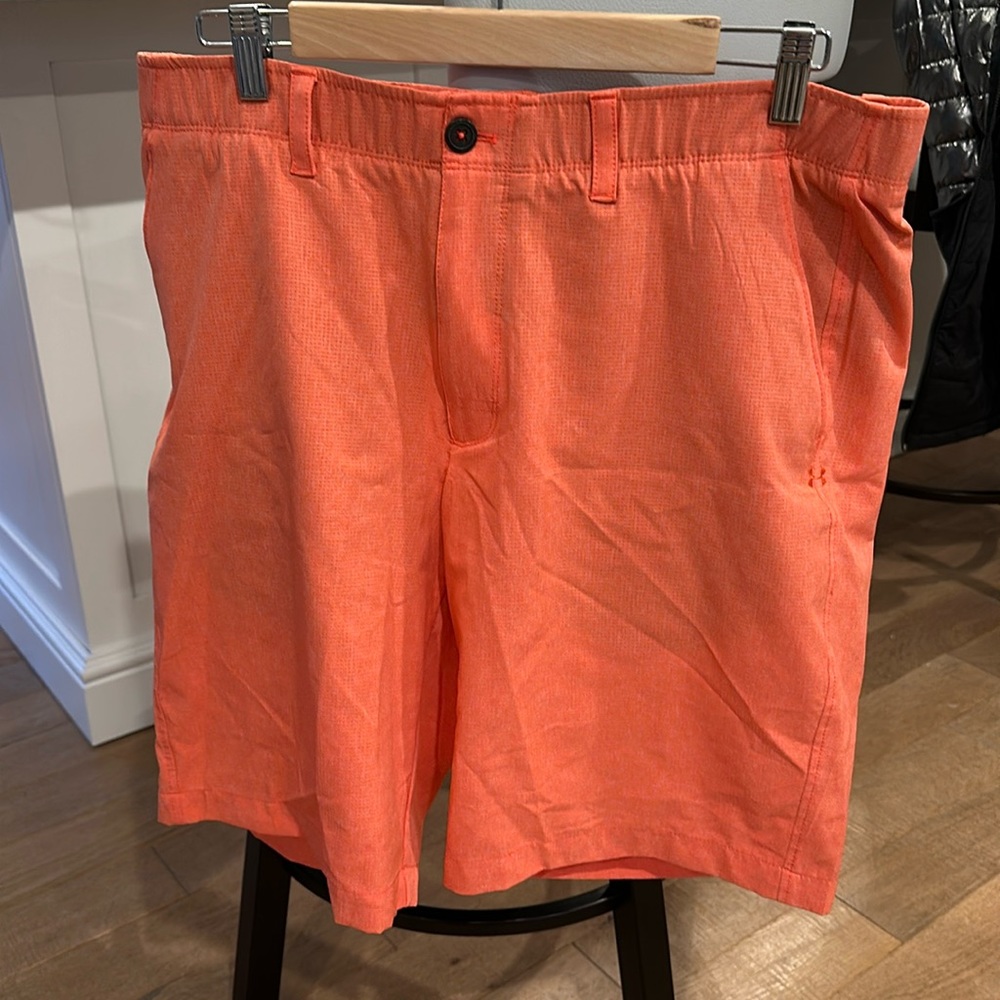 LIKE NEW! Men’s Under Armour Loose Fit Shorts. Size 38. Color: Melon